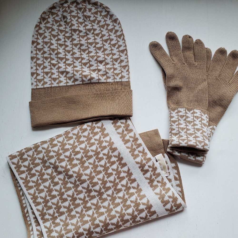 Michael Kors NWOT Knit Monogram Scarf Set - O/S